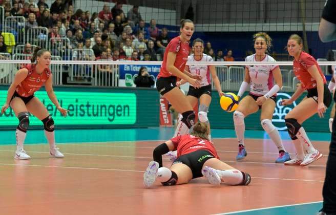 13.11.2024, Dresdens Larissa Winter bei der Annahme, Volleyball, CEV-Cup, Europapokal, Dresdner SC - Vandoeuvre Nancy VB, (c) Dresden Deutschland