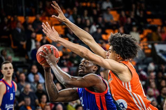 Sport Themen der Woche KW46 Sport Bilder des Tages Germany, Neu Ulm, 13.11.2024, Neu Ulm, ratiopharm ulm vs Bahcesehir College Istanbul - Basketball BKT EuroCup, Tai Odiase (Bahcesehir College Istanbul) und Noa Essengue (ratiopharm ulm) battle for the ball ratiopharm Arena Neu Ulm Germany *** Germany, Neu Ulm, 13 11 2024, Neu Ulm, ratiopharm ulm vs Bahcesehir College Istanbul Basketball BKT EuroCup, Tai Odiase Bahcesehir College Istanbul and Noa Essengue ratiopharm ulm battle for the ball ratiopharm Arena Neu Ulm Germany eu-images-541