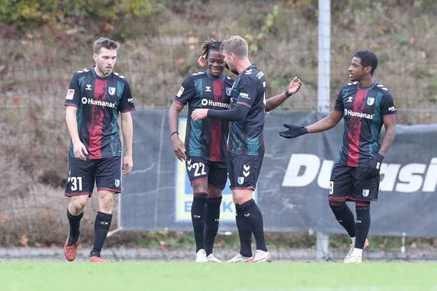 14.11.2024, xtgx, Fussball - Testspiel, Hannover 96 - 1.FC Magdeburg emspor, v.l. Jubel nach dem 0:2 durch Pierre Nadjombe (Magdeburg, 22) (DFL DFB REGULATIONS PROHIBIT ANY USE OF PHOTOGRAPHS as IMAGE SEQUENCES and or QUASI-VIDEO) Hannover