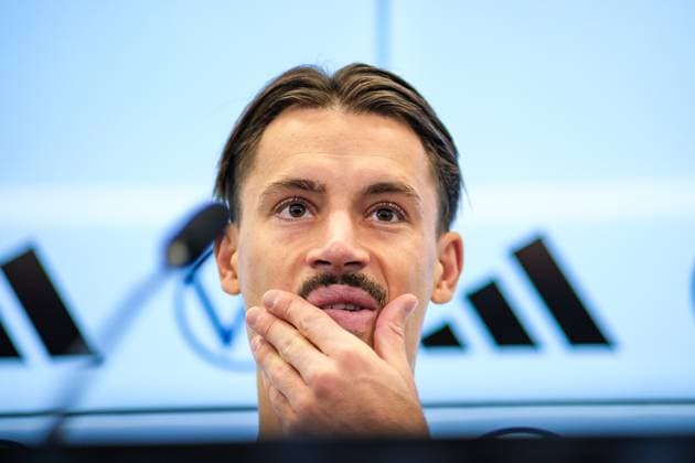 Robin Koch (Deutschland) gestikuliert, GER, Pressekonferenz, DFB Fussball Herren Nationalmannschaft Deutschland, am DFB-Campus in Frankfurt am Main, 14.11.2024. GER, Pressekonferenz, DFB Fussball Herren Nationalmannschaft Deutschland, am DFB-Campus in Frankfurt am Main, 14.11.2024. Frankfurt am Main *** Robin Koch Germany gestures, GER, Press conference, DFB mens national football team Germany, at the DFB Campus in Frankfurt am Main, 14 11 2024 GER, Press conference, DFB mens national football team Germany, at the DFB Campus in Frankfurt am Main, 14 11 2024 Frankfurt am Main Copyright: xEibner-Pressefoto FlorianxWieganx EP_FWD