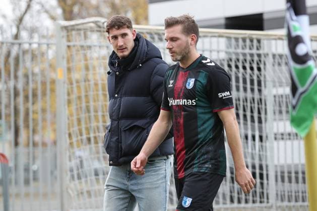 14.11.2024, xtgx, Fussball - Testspiel, Hannover 96 - 1.FC Magdeburg emspor, v.l. Phil Neumann (Hannover, 5), Robert Leipertz (Magdeburg, 31) (DFL DFB REGULATIONS PROHIBIT ANY USE OF PHOTOGRAPHS as IMAGE SEQUENCES and or QUASI-VIDEO) Hannover