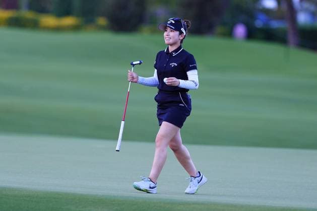 BELLEAIR, FL - NOVEMBER 14: LPGA, Golf Damen player Yuna Nishimura reacts to making a birdie putt on the first hole on November 14, 2024, during the first round of the LPGA The ANNIKA driven by Gainbridge at Pelican Golf Club in Belleair, Florida. (Photo by Brian Spurlock Icon Sportswire) GOLF: NOV 14 LPGA The ANNIKA driven by Gainbridge at Pelican EDITORIAL USE ONLY Icon24111423