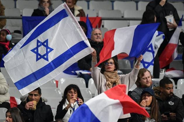 Nations League - France v Israel - Supporters FA An Israel and France’s supporter cheers during the UEFA Nations League football match between France and Israel at the Stade de France stadium in Saint-Denis, north of Paris on November 14, 2024. Photo by Firas Abdullah ABACAPRESS.COM Metz Lorraine France  Copyright: xAbdullahxFiras ABACAx