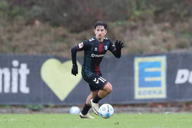 14.11.2024, xtgx, Fussball 2. Bundesliga, Hannover 96 - 1. FC Magdeburg emspor, v.l. Jason Ceka (Magdeburg, 10) Freisteller, Einzelbild, Ganzkoerper, single frame (DFL DFB REGULATIONS PROHIBIT ANY USE OF PHOTOGRAPHS as IMAGE SEQUENCES and or QUASI-VIDEO) Hannover