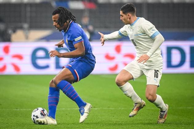 November 14, 2024, Saint-Denis, France, France: Jules KOUNDE of France and Oscar GLOUKH of Israel during the UEFA Nations League, League A - Group 2 football match between France and Israel at Stade de France on November 14, 2024 in Saint-Denis near Paris, France. Saint-Denis France - ZUMAm308 20241114_zsp_m308_001 Copyright: xMatthieuxMirvillex