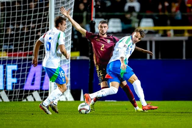 Belgium defender Zeno Debast, Italy forwarder Mateo Retegui, during the match Belgium - Italy at the King Baudouin Stadiu for the UEFA Nations League - League A - Group A2 season 2024-2025 in BRUSSELS, Netherlands on 14 november 2024, (photo by Marcel van Dorst EYE4images DeFodi Images) not used in POL SRB CRO FRA GBR NED ITA USA Defodi-746_200391