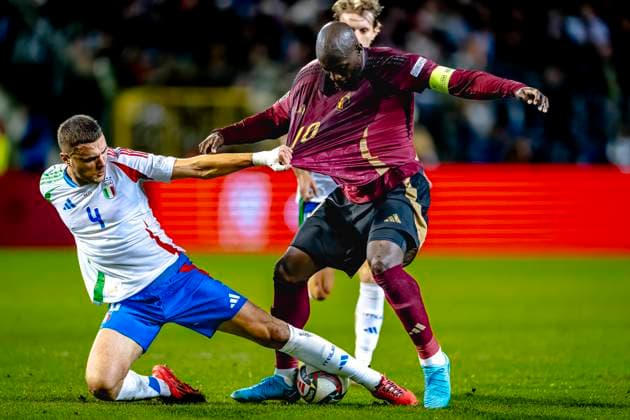 Bilder des Jahres 2024, Sport 11 November Sport Themen der Woche KW46 Italy defender Alessandro Buongiorno, Belgium forwarder Romelu Lukaku, during the match Belgium - Italy at the King Baudouin Stadiu for the UEFA Nations League - League A - Group A2 season 2024-2025 in BRUSSELS, Netherlands on 14 november 2024, (photo by Marcel van Dorst EYE4images DeFodi Images) not used in POL SRB CRO FRA GBR NED ITA USA Defodi-0779358548st *** Italy defender Alessandro Buongiorno, Belgium forwarder Romelu Lukaku, during the match Belgium Italy at the King Baudouin Stadiu for the UEFA Nations League League A Group A2 season 2024 2025 in BRUSSELS, Netherlands on 14 november 2024, photo by Marcel van Dorst EYE4images DeFodi Images not used in POL SRB CRO FRA GBR NED ITA USA Defodi 0779358548st Defodi-746 not used in POL SRB CRO FRA GBR NED ITA USA