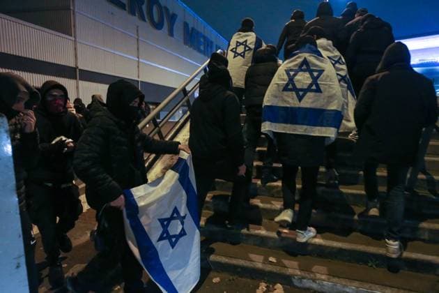 France v Israel - UEFA Nations League 2024 25 League A Group A2 Supporters with Israeli flags queue outside the Stade de France stadium ahead of the UEFA Nations League League A, Group A2 football match between France and Israel in Saint-Denis, France, on November 14, 2024. The French team hosts Israel in a very tense atmosphere on November 14, 2024, at the Stade de France, where an exceptional security presence is in place amidst the conflict in the Middle East, with tensions exacerbated by last week s violence on the sidelines of a Maccabi Tel-Aviv match in Amsterdam. Saint-Denis France  Copyright: xMichelxStoupakx originalFilename:stoupak-supporte241114_npf7Z.jpg