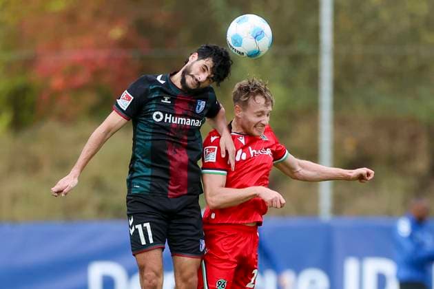 Germany, Hannover, 14.11.2024, Nachwuchsleistungszentrum NLZ, Hannover 96 vs 1. FC Magdeburg - Friendly match, Mohammed El Hankouri (1. FC Magdeburg) und Jannik Dehm (Hannover 96) battle for the ball Hannover Nachwuchsleistungszentrum NLZ Germany