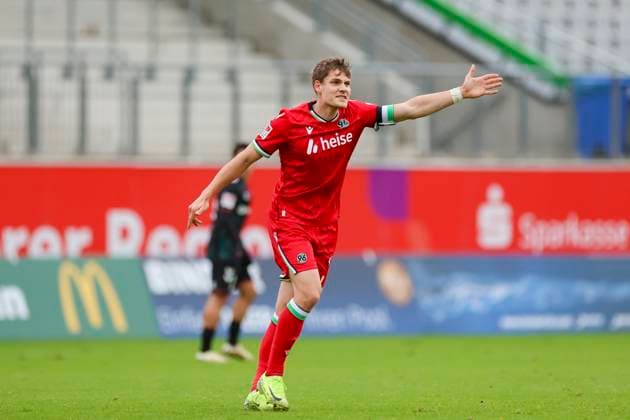Germany, Hannover, 14.11.2024, Nachwuchsleistungszentrum NLZ, Hannover 96 vs 1. FC Magdeburg - Friendly match, Max Christiansen (Hannover 96) gestures Hannover Nachwuchsleistungszentrum NLZ Germany