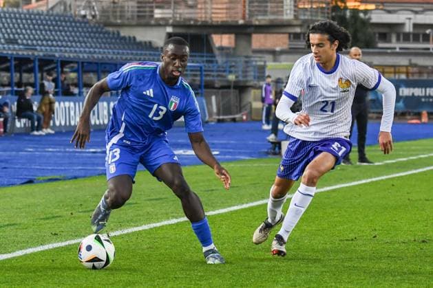 Fußball, U21 Länderspiel, Italien - Frankreich defender Michael Olabode Kayode (Italy) against midfielder Ayyoub Bouaddi (France) during Under 21 - Italy vs France, Friendly football match in Empoli, Italy, November 15 2024  Copyright: xFabioxFagiolini IPAxSportx xipa-x xx IPA_51589160 IPA_Agency_IPA51589160