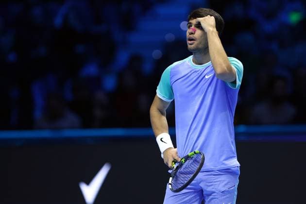 Alexander Zverev vs Carlos Alcaraz Carlos Alcaraz of Spain looks dejected during the Round Robin singles match between Alexander Zverev of Germany and Carlos Alcaraz of Spain on Day six of the Nitto ATP, Tennis Herren World Tour Finals. Turin Inalpi Arena Italy Copyright: xMarcoxCanonierox