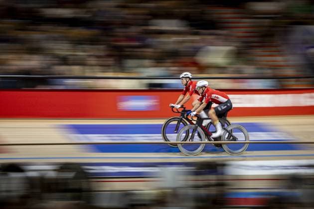 Belgian Noah Vandenbranden and Belgian Gianluca Pollefliet pictured in action during day four of the Zesdaagse Vlaanderen-Gent six-day indoor Track cycling, Rad, Radsport, Bahnrad, Bahn event at the indoor cycling arena t Kuipke, Friday 15 November 2024, in Gent. DAVIDxPINTENS  x105496112x