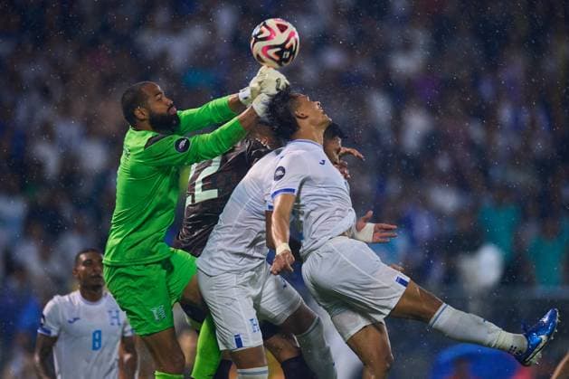 RECORD DATE NOT STATED IV CONCACAF NATIONS LEAGUE 2024-2025 Honduras 2-0 Mexico Edrick Menjivar of Honduras during the Quarterfinals first leg match between Honduras and Mexican national team, Nationalteam (Mexico) as part of the Concacaf Nations League 2024-2025 at Francisco Morazan Stadium on November 15, 2024 in San Pedro Sula, Honduras. SAN PEDRO SULA HONDURAS HONDURAS  Copyright: xJosexLuisxMelgarejox 20241115230407_CNL_CFI_HON_MEX_MENJIVAR224