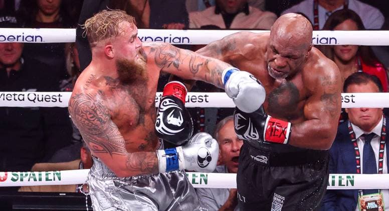 Netflix & Most Valuable Promotions Boxing Event Fight Night, AT&T Stadium, Arlington, Texas, United States 15 11 2024 Mike Tyson vs Jake Paul Jake Paul and Mike Tyson Jake Paul and Mike Tyson 15 11 2024  Copyright: x INPHO EdxMulhollandx EM2_7153