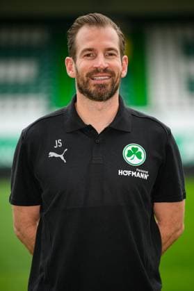 16.11.2024 - SpVgg Greuther Fürth ( Kleeblatt Spielvereinigung ) - 2. Fussball Bundesliga - Saison 2023 2024 - Fototermin Porträttermin Vorstellung Präsentation Pressetermin - - Einzelbild Einzelfoto Portrait Porträt Kopfbild - Jan Siewert ( Trainer SpVgg Greuther Fürth )