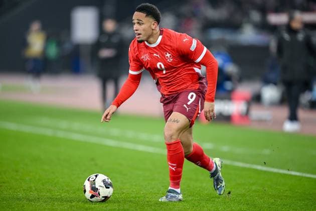 Switzerland, Zürich, 15.11.2024, Stadion Letzigrund, Switzerland v Serbia - UEFA Nations League 2024 25 League A Group A4, Noah Okafor (Switzerland) controls the Ball Zurich Stadion Letzigrund Zurich Switzerland