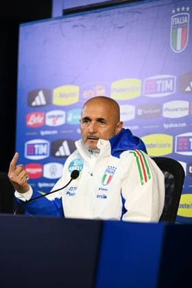 Head coach Luciano Spalletti of Italy speaks to the media during an Italy press conference, PK, Pressekonferenz at BPER Training Centre at Appiano Gentile on November 16, 2024 in Como, Italy  Copyright: xTizianoxBallabio IPAxSportx xipax xx IPA_51611224 IPA_Agency_IPA51611224