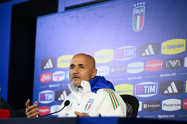 CALCIO - UEFA Nations League - Italy training and press conference, PK, Pressekonferenz Head coach Luciano Spalletti of Italy speaks to the media during an Italy Press Conference at BPER Training Centre at Appiano Gentile on November 16, 2024 in Como, Italy Appiano Gentile, Como Italy  Copyright: xIPAxSport ABACAx