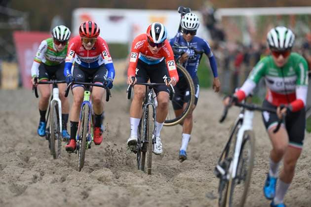 2024 Superprestige Cyclocross Merksplas MERKSPLAS, BELGIUM - NOVEMBER 16 : Brand Lucinda (NED) of Baloise Trek Lions and Schreiber Marie (LUX) of Sd Workx in action during the 4th leg of the women elite 2024 - 2025 Telenet Superprestige cyclocross race : the Aardbeiencross of Merksplas on November 16, 2024 in Merksplas, Belgium, 16 11 2024 Merksplas Belgium  Copyright: xNicoxVereeckenx