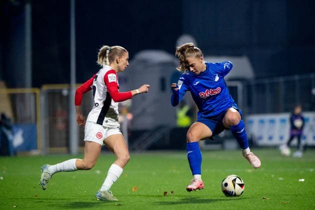 Sport Themen der Woche KW46 Sport Bilder des Tages Jamilla Rankin (TSG Hoffenheim, 05) im Zweikampf mit Elisa Senß (Eintracht Frankfurt, 06), GER, TSG 1899 Hoffenheim vs Eintracht Frankfurt, Google Pixel Fussball Frauen Bundesliga, 10. Spieltag, Saison 2024 2025, 16.11.2024 DFB regulations prohibit any use of photographs as image sequences and or quasi-video GER, TSG 1899 Hoffenheim vs Eintracht Frankfurt, Google Pixel Fussball Frauen Bundesliga, 10. Spieltag, Saison 2024 2025, 16.11.2024 Hoffenheim *** Jamilla Rankin TSG Hoffenheim, 05 in duel with Elisa Senß Eintracht Frankfurt, 06 , GER, TSG 1899 Hoffenheim vs Eintracht Frankfurt, Google Pixel Fussball Frauen Bundesliga, 10 Spieltag, Saison 2024 2025, 16 11 2024 DFB regulations prohibit any use of photographs as image sequences and or quasi video GER, TSG 1899 Hoffenheim vs Eintracht Frankfurt, Google Pixel Fussball Frauen Bundesliga, 10 Spieltag, Saison 2024 2025, 16 11 2024 Hoffenheim Copyright: xEibner-Pressefoto Memmlerx EP_MMR