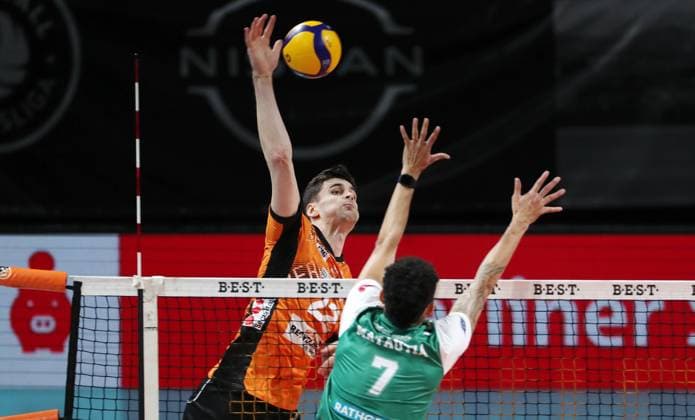 Jake Hanes im Angriff, Austin Matautia Zweikampf Spielszene Aktion Volleyball Bundesliga Herren 8. Spieltag Saison 2024 2025 16.11.2024 BR Volleys Berlin BRV vs TSV Haching München