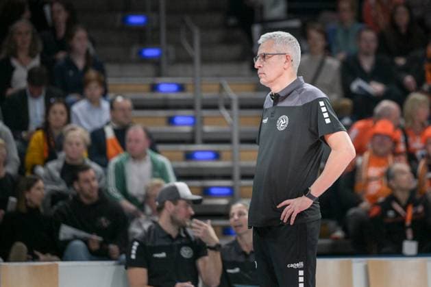 Berlin, Deutschland 16. November 2024: 1. VBL - 2024 2025 - Berlin Recycling Volleys vs. TSV Haching München Im Bild: Mircea Dudas (Trainer TSV Haching München) Copyright: xFotostandx xReuhlx