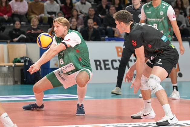 Berlin, Deutschland 16. November 2024: 1. VBL - 2024 2025 - Berlin Recycling Volleys vs. TSV Haching München Im Bild: Ballannahme Lars-Kristian Ekeland (TSV Haching München) Copyright: xFotostandx xReuhlx