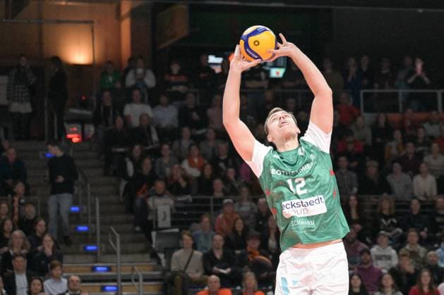 Berlin, Deutschland 16. November 2024: 1. VBL - 2024 2025 - Berlin Recycling Volleys vs. TSV Haching München Im Bild: Tieme De Jong (TSV Haching München) bridget den Ball Copyright: xFotostandx xReuhlx