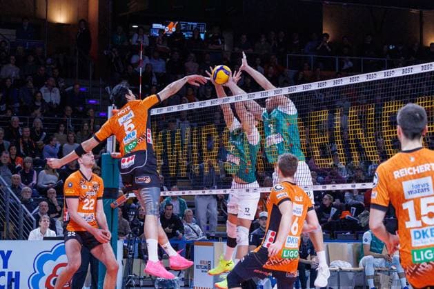Nehemiah Mote (BR Volleys, 05) schmettert den Ball, BRVolleys vs TSV Haching München , 1. Bundesliga, Hauptrunde, 2024_11_16 Berlin Berlin Land Copyright: xFootxBowl ThomasxSobotzkix