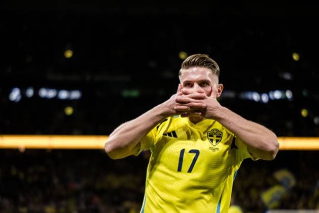 241116 Viktor Gyökeres of Sweden celebrates scoring 1-0 during the Nations League football match between Sweden and Slovakia on November 16, 2024 in Stockholm. Photo: Johanna Säll BILDBYRAN kod JL JM0614 bbeng fotboll football soccer fotball nations league uefa nations league sverige sweden sverige a slovakien slovakia bbauto jubel Copyright: JOHANNAxSÄLL BB241116ZD015