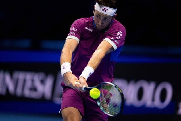 Norway s Casper Ruud returns the ball to Italy s Jannik Sinner duringÊtheir singles tennis match of the ATP, Tennis Herren World Tour Finals at the Inalpi Arena, in Turin, Italy - - Saturday, November 16, 2024.  Copyright: xMarcoxAlpozzi LaPressex