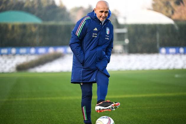 CALCIO - UEFA Nations League - Italy training and press conference, PK, Pressekonferenz Head coach of Italy Luciano Spalletti in action during a Italy training session at BPER Training Centre at Appiano Gentile on November 16, 2024 in Como, Italy Appiano Gentile, Como Italy  Copyright: xIPAxSport ABACAx