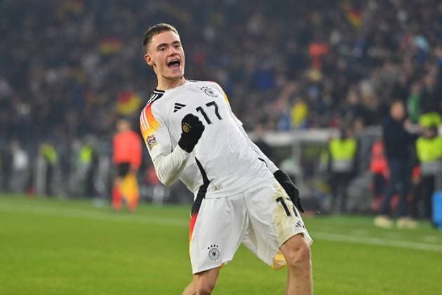Torjubel Florian Wirtz (GER) nach Tor zum 4-0, Jubel,Freude,Begeisterung, Aktion,Einzelbild,angeschnittenes Einzelmotiv,Halbfigur,halbe Figur. Fussball UEFA Nations League Deutschland (GER) - Bosnien - Herzegowina (BIH) 7-0 am 16.10.2024 im Europa Parks Stadion Freiburg,