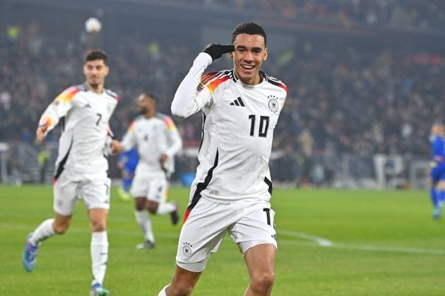 Torjubel Jamal MUSIALA (Mitte ,GER) nach Tor zum 1-0, Jubel,Freude,Begeisterung,Aktion, Fussball UEFA Nations League Deutschland (GER) - Bosnien - Herzegowina (BIH) am 16.10.2024 im Europa Parks Stadion Freiburg, *** Goal celebration Jamal MUSIALA center ,GER after goal to 1 0, cheering,joy,enthusiasm,action, Soccer UEFA Nations League Germany GER Bosnia Herzegovina BIH on 16 10 2024 at Europa Parks Stadion Freiburg,