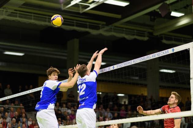 Timon Schippmann (TV Rottenburg, 14) gegen Jannik Kossmann (L.E. Volleys, 03) Martin Burgartz (L.E. Volleys, 12) TV Rottenburg vs. L.E. Volleys, Volleyball, 2. Bundesliga Sued, 7. Spieltag, Saison 2024 2025, 16.11.2024, TV Rottenburg vs. L.E. Volleys, Volleyball, 2. Bundesliga Sued, 7. Spieltag, Saison 2024 2025, 16.11.2024 Rottenburg Copyright: xEibner-Pressefoto RalphxKunzex EP_RKE