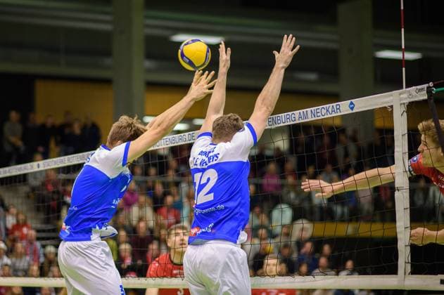 Timon Schippmann (TV Rottenburg, 14) im angriff gegen Jannik Kossmann (L.E. Volleys, 03) und Martin Burgartz (L.E. Volleys, 12) TV Rottenburg vs. L.E. Volleys, Volleyball, 2. Bundesliga Sued, 7. Spieltag, Saison 2024 2025, 16.11.2024, TV Rottenburg vs. L.E. Volleys, Volleyball, 2. Bundesliga Sued, 7. Spieltag, Saison 2024 2025, 16.11.2024 Rottenburg Copyright: xEibner-Pressefoto RalphxKunzex EP_RKE