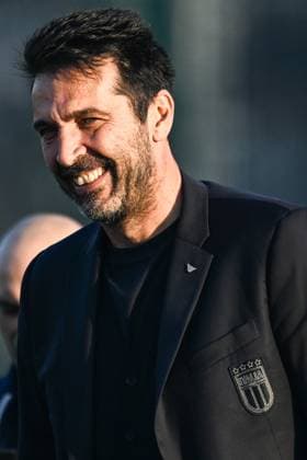 Italy Training Session & press conference, PK, Pressekonferenz Gianluigi Buffon looks on during an Italy training session at BPER Training Centre in Appiano Gentile, Como, Italy, on November 16, 2024. Appiano Gentile, Como Italy  Copyright: xTizianoxBallabiox originalFilename:ballabio-italytra241116_npBGV.jpg