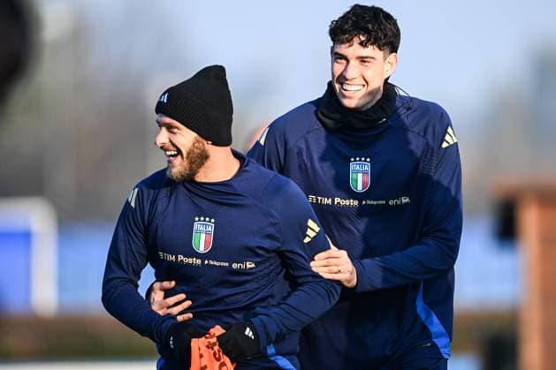 Italy Training Session & press conference, PK, Pressekonferenz Federico Dimarco of Italy and Alessandro Bastoni of Italy participate in an Italy training session at BPER Training Centre at Appiano Gentile in Como, Italy, on November 16, 2024 Appiano Gentile, Como Italy  Copyright: xTizianoxBallabiox originalFilename:ballabio-italytra241116_nppw5.jpg