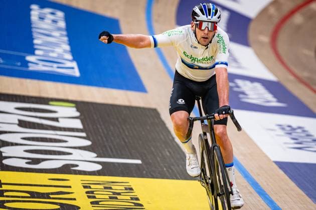 REINHARDT Theo: Lotto Zesdaagse Vlaanderen - Gent 2024 REINHARDT Theo ( GER ) Schneider Electric Germany - Querformat - quer - horizontal - Landscape - Event Veranstaltung: Lotto Zesdaagse Vlaanderen Gent 2024 - Category Kategorie: Cycling - Track cycling, Rad, Radsport, Bahnrad, Bahn Sixdays - Elite Men - Location Ort: Europe Belgium - Gent - Citadelpark - tÂ Kuipke - Discipline: Madison - Distance: ... m - Date Datum: 16.11.2024 Saturday Day 6 -