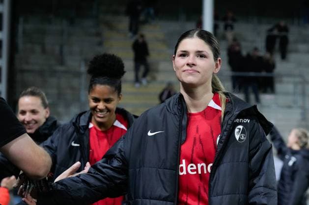Eileen Campbell (SC Freiburg, Frauen 10) Fussball, Google Pixel Frauen Bundesliga, 10.Spieltag, 2024 2025, SC Freiburg Frauen vs. SGS Essen, 15.11.2024, Dreisamstadion, Freiburg, Freiburg Dreisamstadion Baden-Württemberg Deutschland Copyright: xFinleyxMörchx