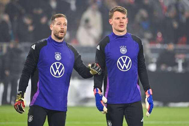 v.li:Torwart Oliver BAUMANN (GER), Torwart Alexander NUEBEL (GER) beim Aufwaermen, Aktion. Fussball UEFA Nations League Deutschland (GER) - Bosnien - Herzegowina (BIH) 7-0 am 16.10.2024 im Europa Parks Stadion Freiburg,