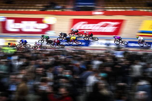 This picture shows a small group of riders in action during the sixth and last day of the Zesdaagse Vlaanderen-Gent six-day indoor Track cycling, Rad, Radsport, Bahnrad, Bahn event at the indoor cycling arena t Kuipke, Sunday 17 November 2024, in Gent. TOM GOYVAERTS TomxGoyvaerts  x105609051x