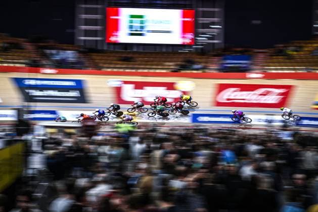 This picture shows a small group of riders in action during the sixth and last day of the Zesdaagse Vlaanderen-Gent six-day indoor Track cycling, Rad, Radsport, Bahnrad, Bahn event at the indoor cycling arena t Kuipke, Sunday 17 November 2024, in Gent. TOM GOYVAERTS TomxGoyvaerts  x105609057x