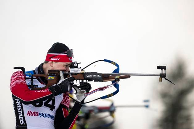 241117 Martin Ponsiluoma of Sweden at zeroing ahead of the men s 10km sprint during the Swedish Premiere in biathlon on November 17, 2024 in Idre. Photo: Maxim ThorÃ BILDBYRAN kod MT MT0696 skidskytte biathlon skiskyting sverigepremiären sverigepremiär swedish premiere sverige bbeng Copyright: MAXIMxTHORE BB241117MT150