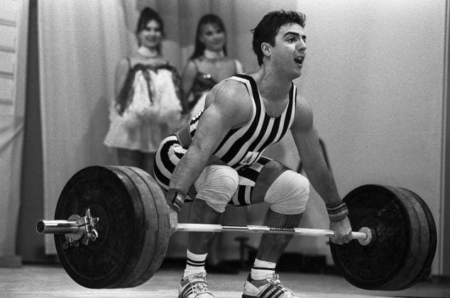 Archivbilder der Woche SPORT KW46 Gewichtheben CAC 16.12.1995, Chemnitz, Haus des Gastes, Gewichtheben CAC Chemnitz, Ingo Steinhöfel *** Weightlifting CAC 16 12 1995, Chemnitz, Haus des Gastes, Weightlifting CAC Chemnitz, Ingo Steinhöfel