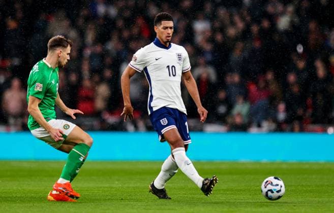 UEFA Nations League Group B2, Wembley Stadium, London, England 17 11 2024 England vs Republic of Ireland Ireland s Jayson Molumby and England s Jude Bellingham Jayson Molumby and Jude Bellingham 17 11 2024  Copyright: x INPHO RyanxByrnex RB1_2004_2
