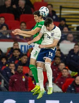 Football - UEFA Nations League - League B Group B2 - England v Republic of Ireland LONDON, ENGLAND - Sunday, November 17, 2024: Republic of Ireland s Callum O Dowda (L) challenges for a header with England s Tino Livramento during the UEFA Nations League League B Group B2 game between England and Republic of Ireland at Wembley Stadium. (Photo by David Rawcliffe Propaganda) LONDON Wembley Stadium GREATER LONDON ENGLAND  Copyright: xDavidxRawcliffex P2024-11-17-England_Ireland-4