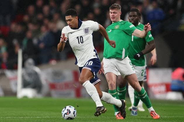 London, England, 17th November 2024. Jude Bellingham of England is fouled by Evan Ferguson of Republic of Ireland during the UEFA Nations League match at Wembley Stadium, London. Picture credit should read: Paul Terry Sportimage EDITORIAL USE ONLY. No use with unauthorised audio, video, data, fixture lists, club league logos or live services. Online in-match use limited to 120 images, no video emulation. No use in betting, games or single club league player publications. SPI-3458-0014