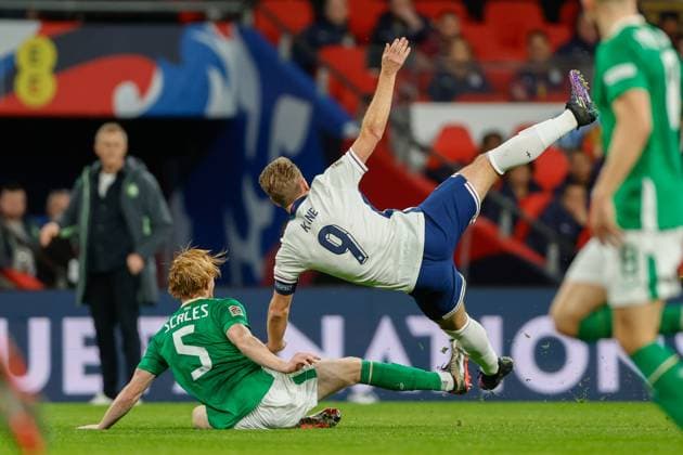 Sport Bilder des Tages Liam Scales of Ireland tackling Harry Kane of England England v Republic of Ireland, Football, UEFA Nations League, Wembley Stadium, Wembley, London, UK - 17 11 2024 Editorial use only  Copyright: xMATTHEWxIMPEY Shutterstockx 14915891ap